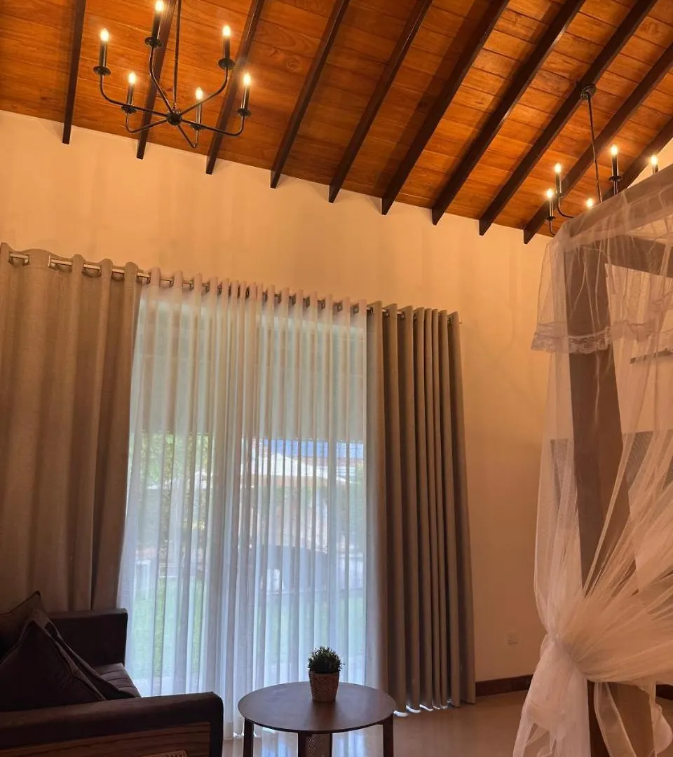 Swanee Grand Hotel Negombo 4*,