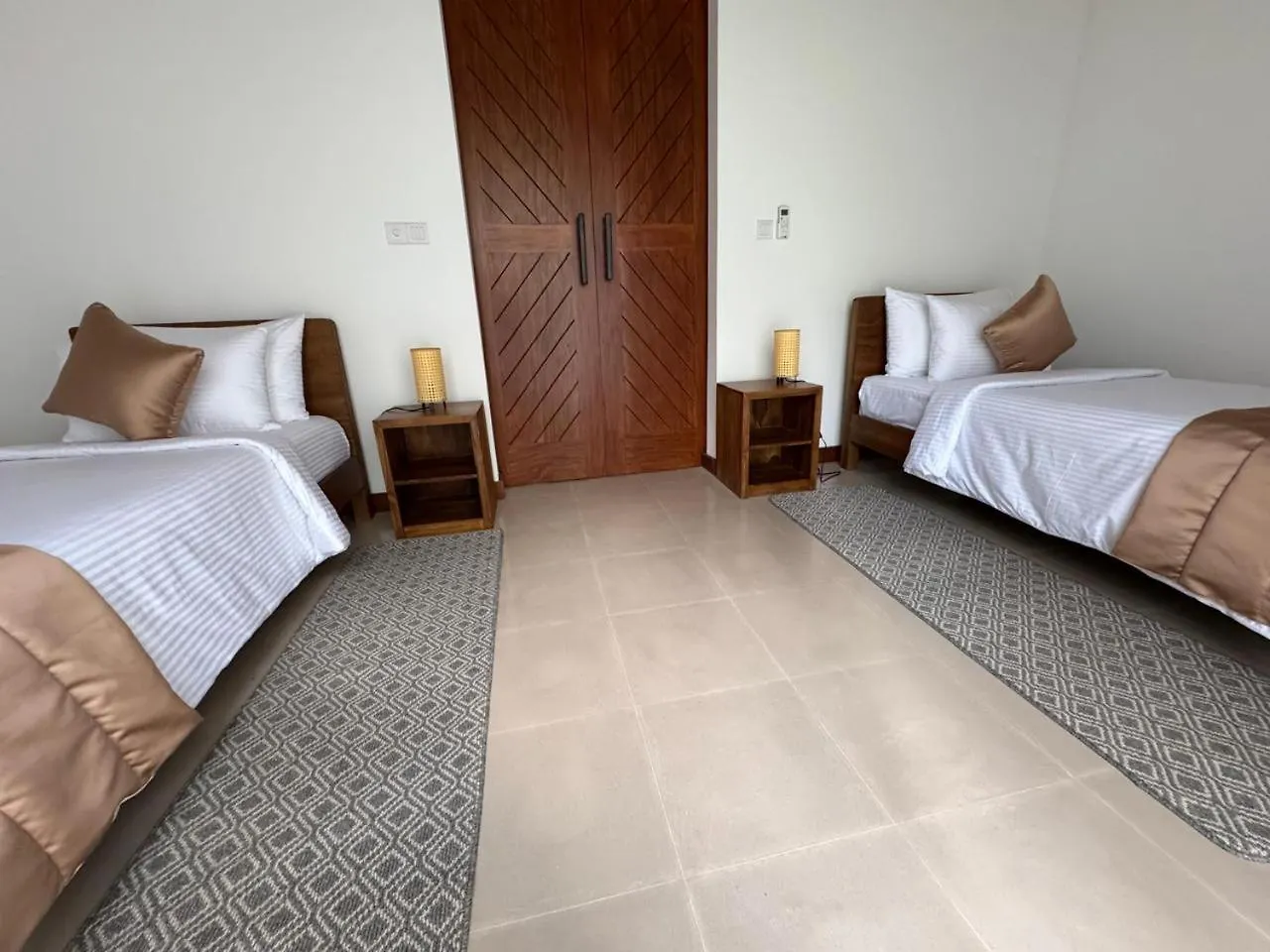 Swanee Grand Hotel Negombo 4*,